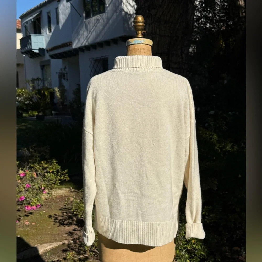 J McLaughlin "Dina" cashmere turtleneck sweater - size L - Picture 4 of 4